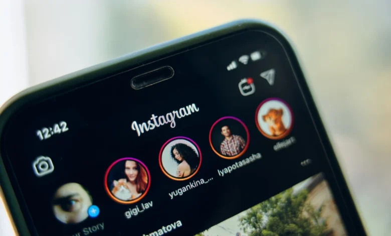Instagram Hikayesine Gizlice Bakmak